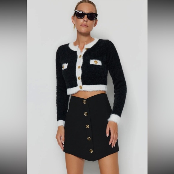 38 Chic Black And White Gold Button Jacket - Picture 3 of 4